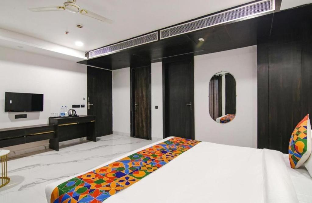 Hotel Grey Sky Нью-Делі Екстер'єр фото